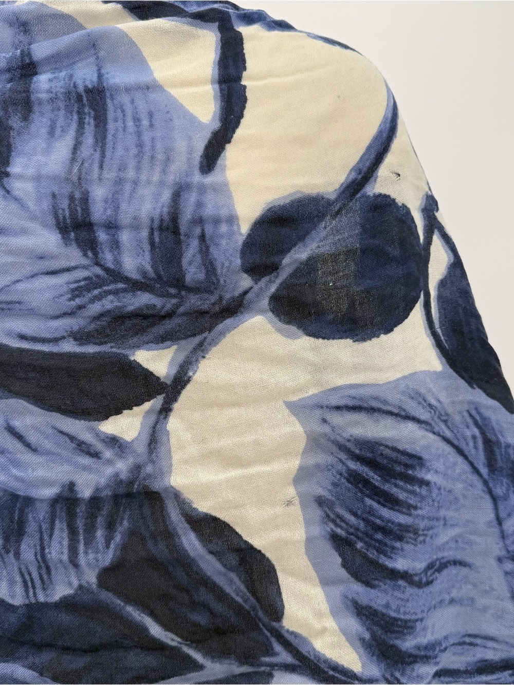 Neiman Marcus Blue Floral Lightweight Merino Wool Scarf Wrap One Size Accessory - Picture 12 of 12